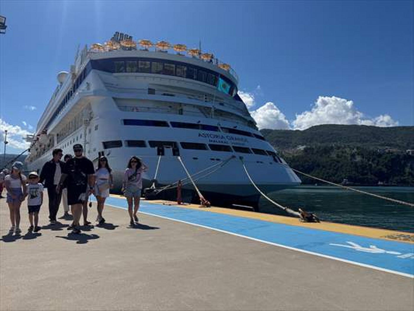 “Astoria Grande” kruvaziyeri 1085 yolcusuyla Amasra’ya geldi