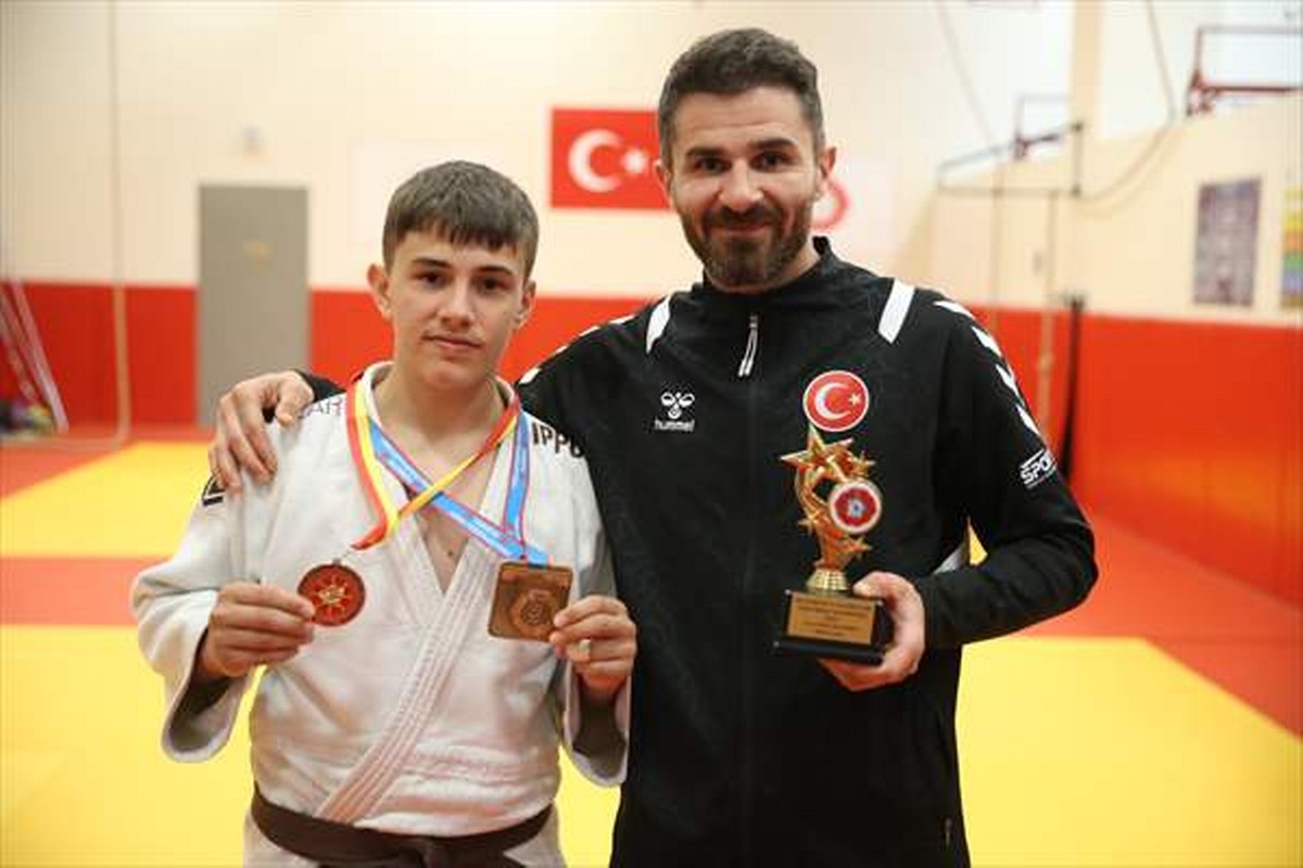 “Kırsal Kesimdeki Yeteneklerin Keşfi Projesi” ile keşfedilen Melih Emre yeni başarılar peşinde