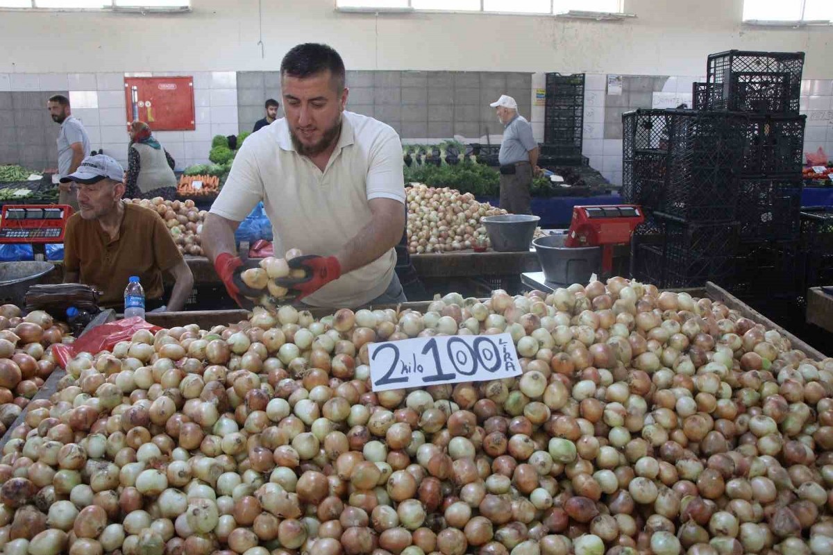 Aşırı yağışlar, soğanın dengesini bozdu