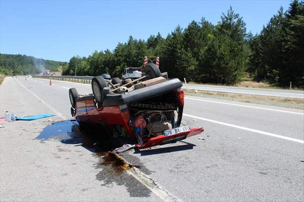 Kastamonu’da devrilen otomobildeki 3 kişi yaralandı