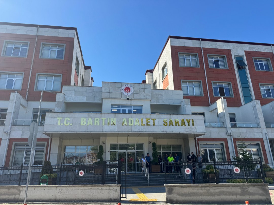 Bartın’da 13 yaşındaki çocuğa cinsel istismar davasında sanıklar hakim karşısına çıktı