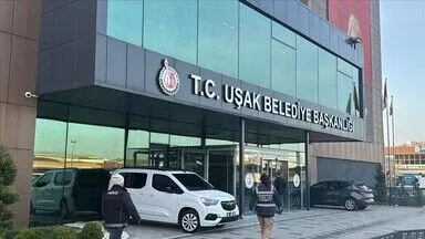 Uşak Belediyesinde sigortalı gösterilip Özkan Yalım’ın işletmelerinde çalışan 15 şüpheli gözaltında