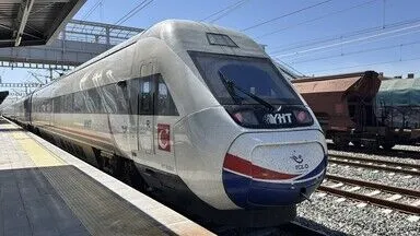 Hızlı trende hedef “48 saatte tüm Türkiye’yi gezmek”