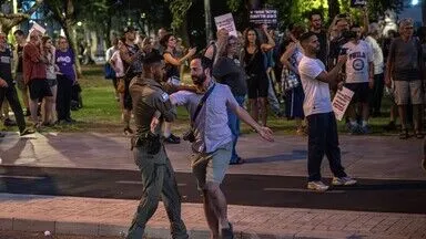 İsrail polisi Tel Aviv’de Filistin yanlısı göstericilere müdahale etti