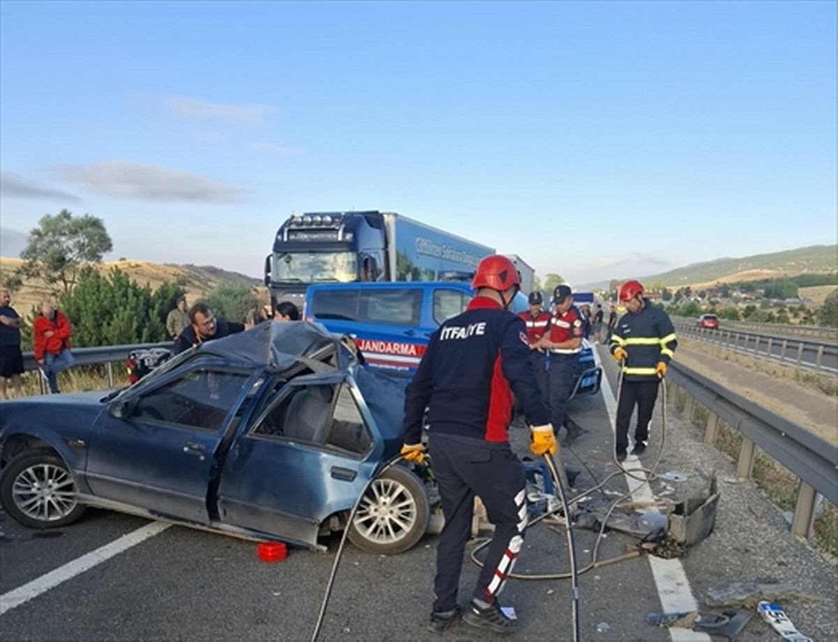 Bolu’da kaza yapan otomobildeki anne ve oğlu öldü, baba ve kızı yaralandı