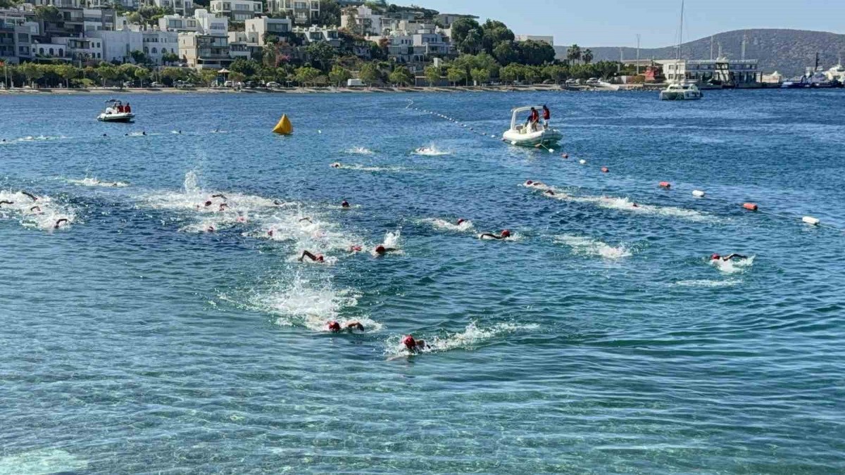Bodrum’da sağlık için kulaç attılar: “Sağlığa Kulaç At” ikinci kez denizde
