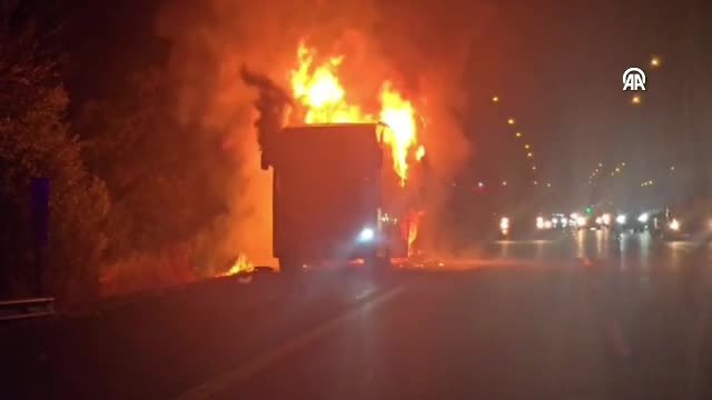 Anadolu Otoyolu’nda seyir halindeki yolcu otobüsünde çıkan yangın söndürüldü