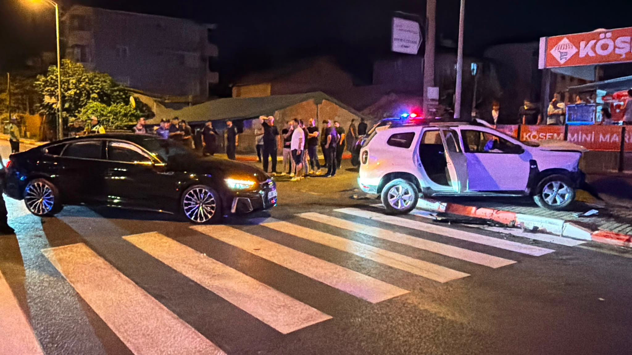 Bartın’da otomobil ile çarpışan polis aracındaki 2 memur yaralandı