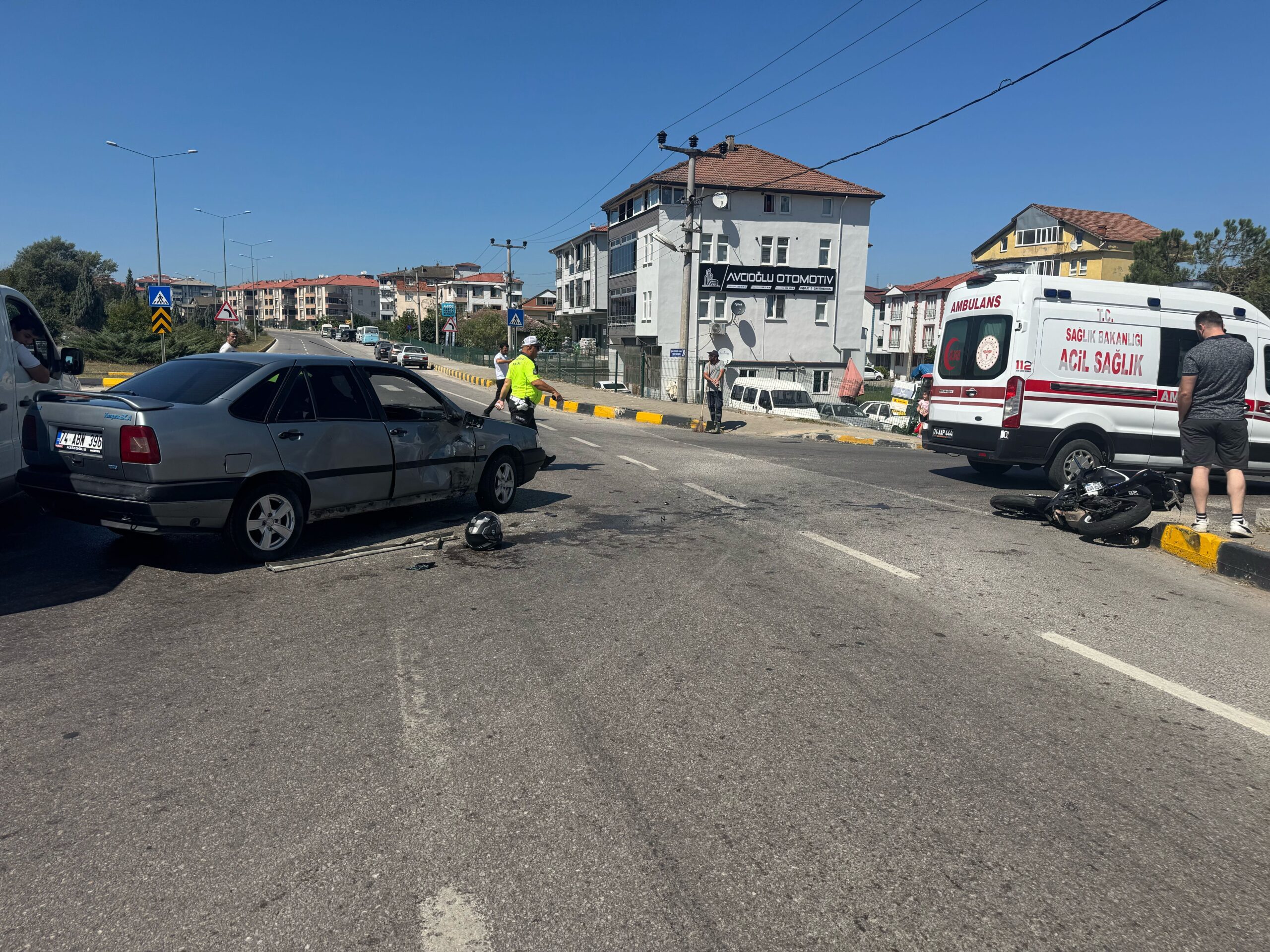 Bartın’da otomobil ile motosikletin çarpıştığı kazada 2 kişi yaralandı