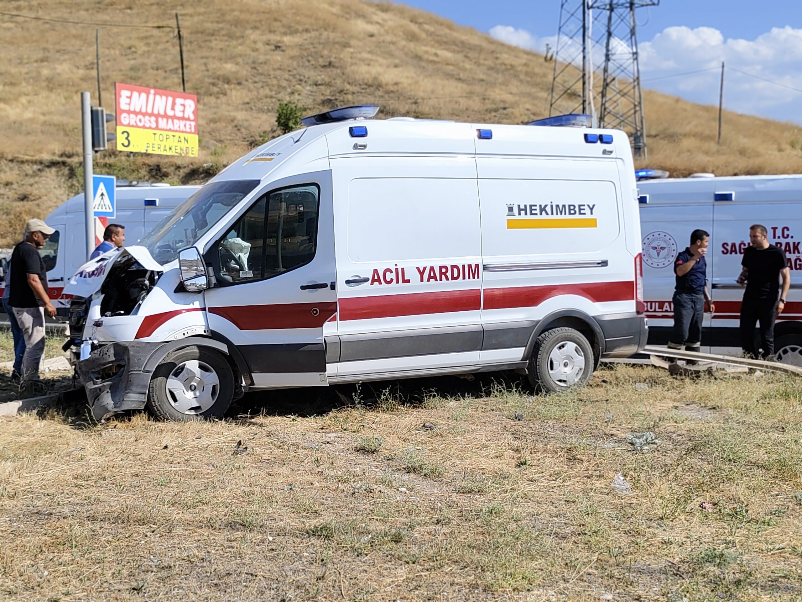 Çorum’da ambulans ile pikabın çarpışması sonucu 5 kişi yaralandı