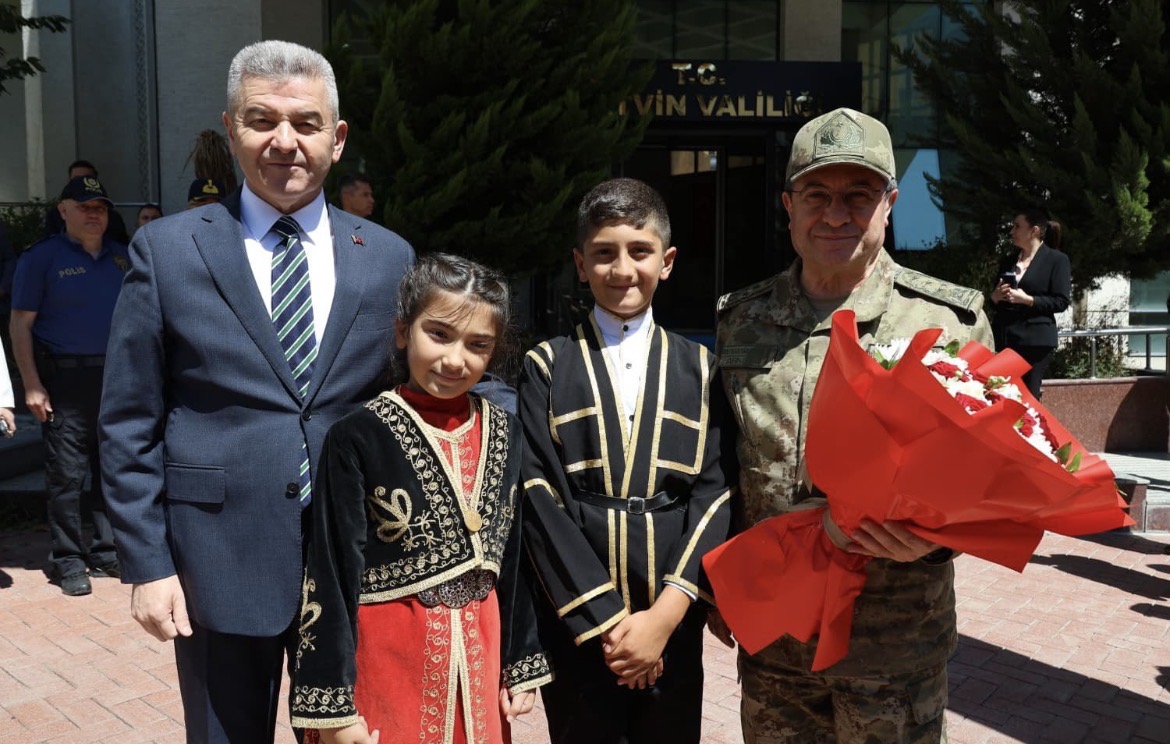 Genelkurmay Başkanı Bayraktaroğlu, Artvin Valiliğini ziyaret etti