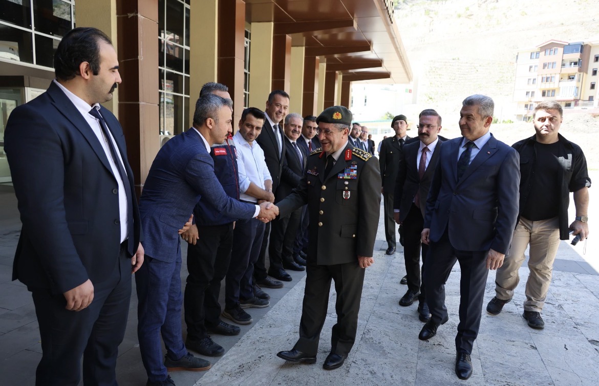Genelkurmay Başkanı Bayraktaroğlu, Artvin’de ziyaretlerde bulundu