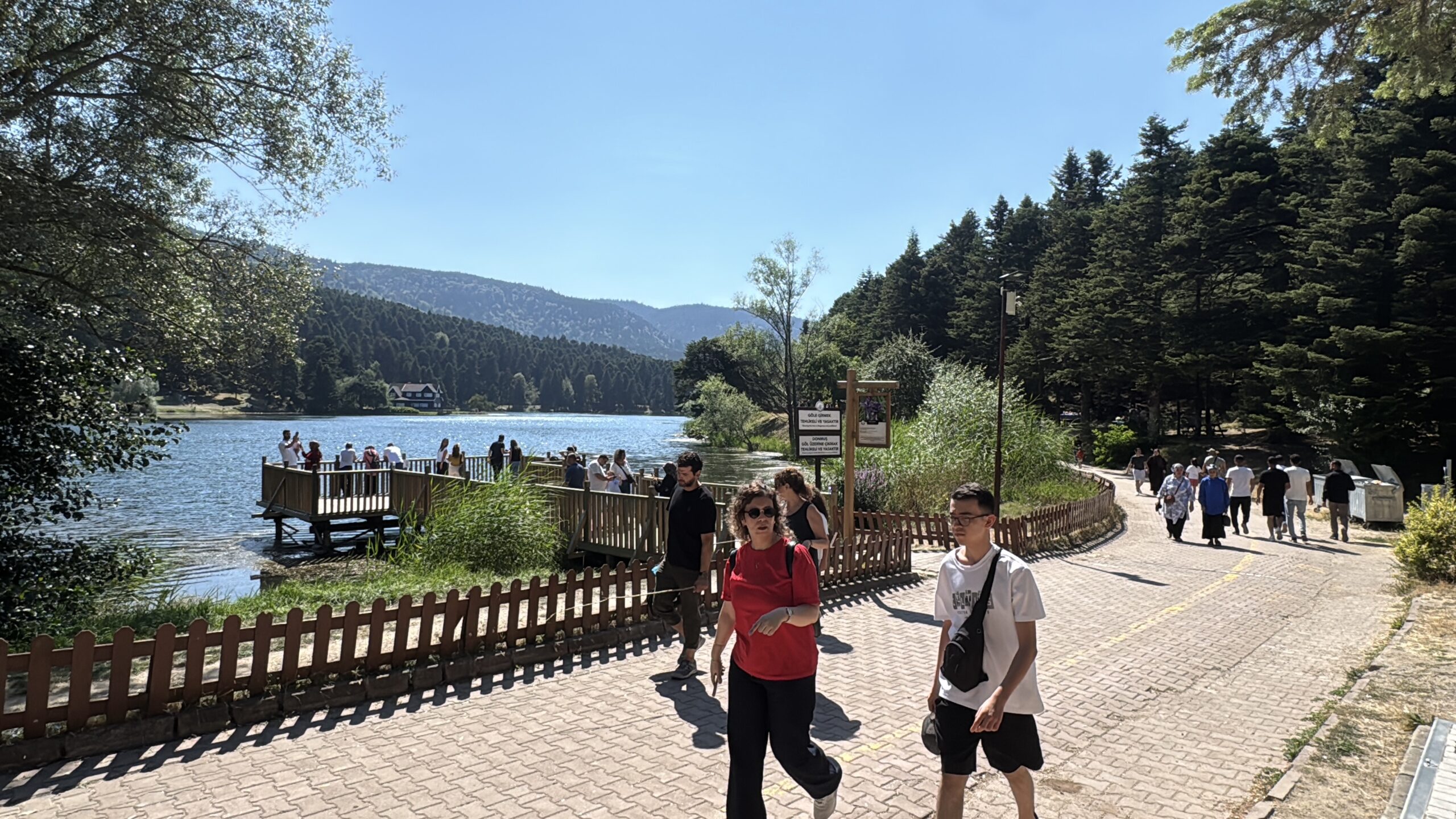 Gölcük Tabiat Parkı hafta sonunda doğaseverlerin ilgisiyle karşılaştı