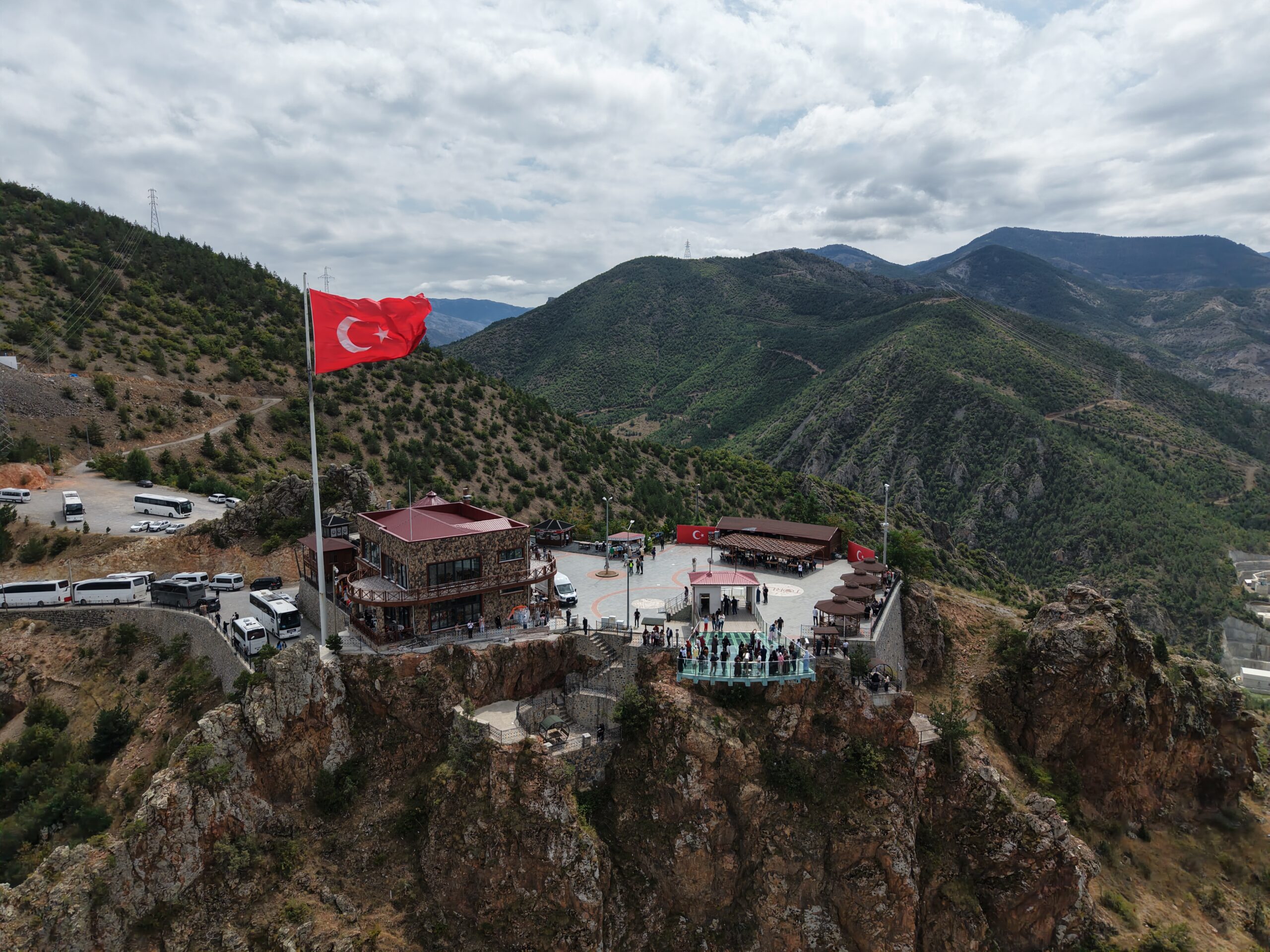 Gümüşhane’deki cam seyir terası 67 bin 786 ziyaretçi ağırladı