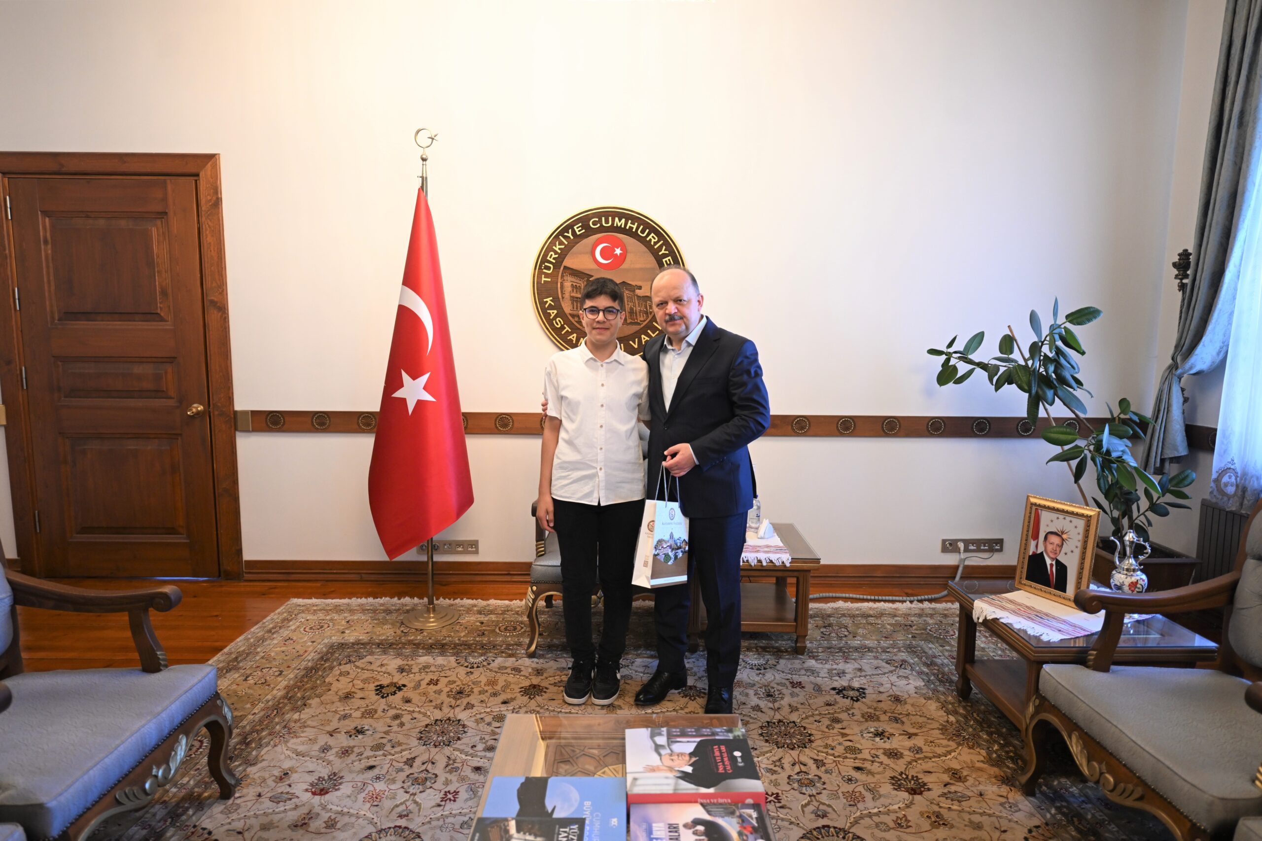 Kastamonu Valisi Dallı LGS şampiyonu Atçı’yı kabul etti