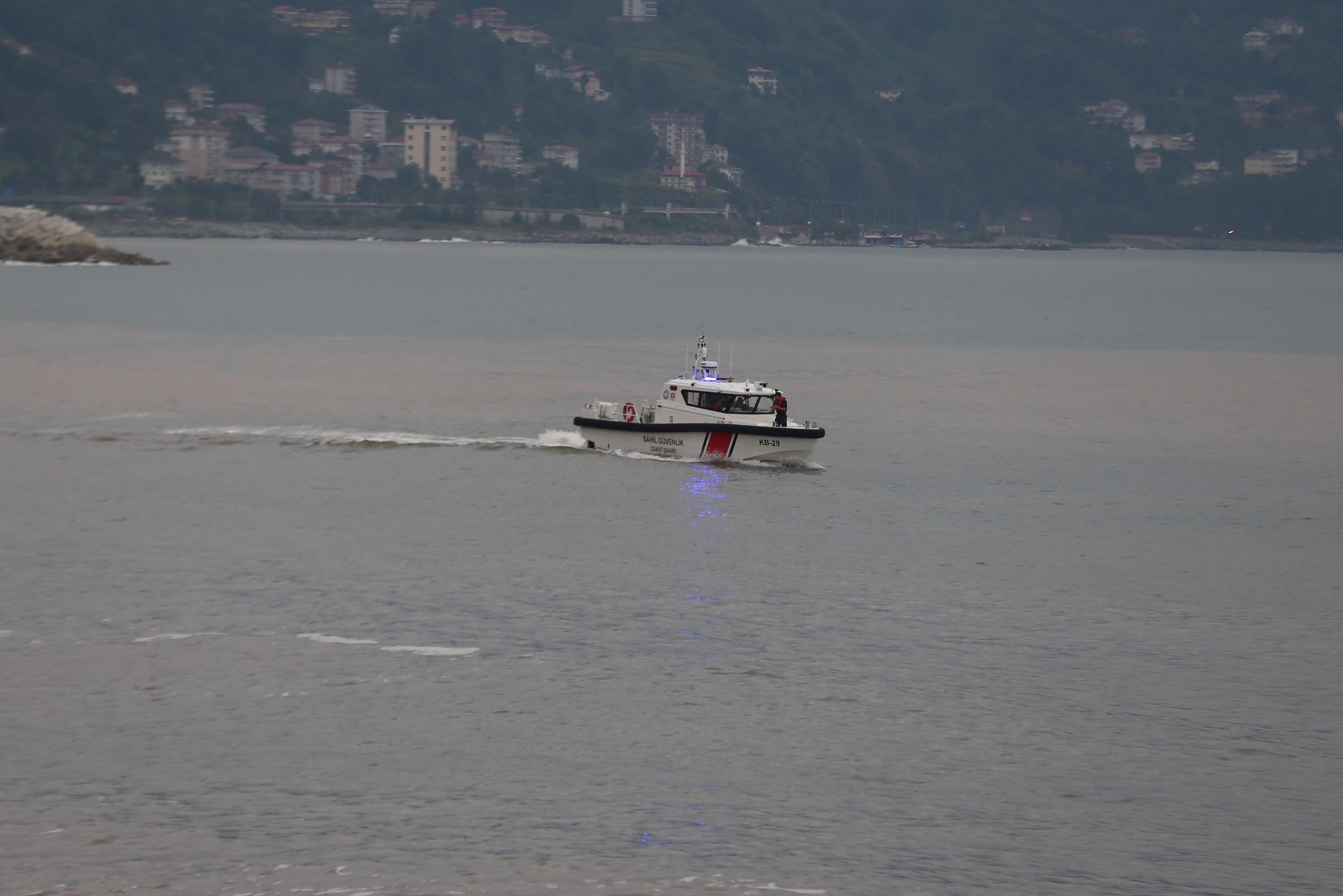 Rize’de denizde kaybolan çocuğu arama çalışmaları sürüyor