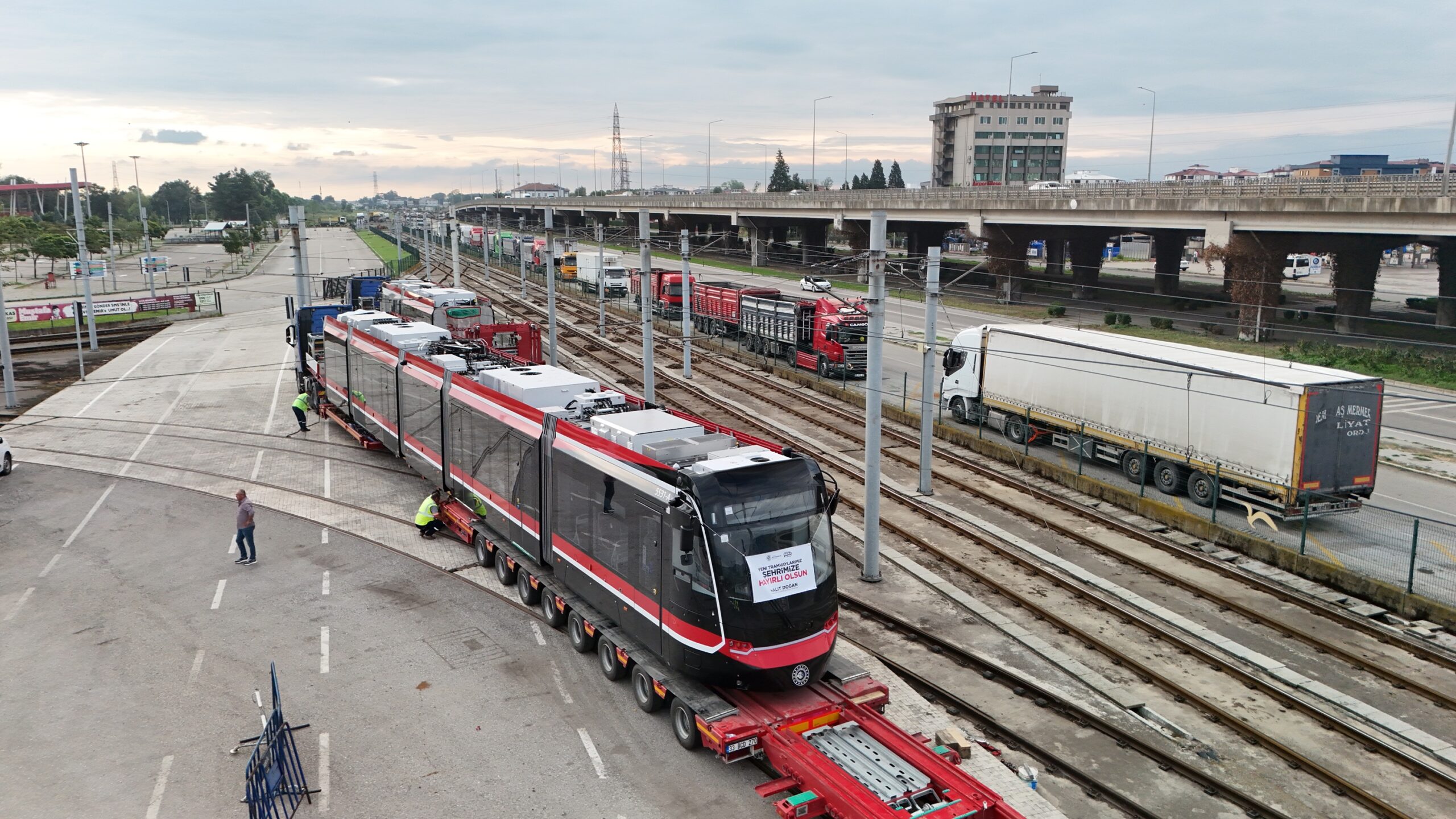 Samsun’un raylı sistem filosuna katılacak ikinci tramvay teslim edildi
