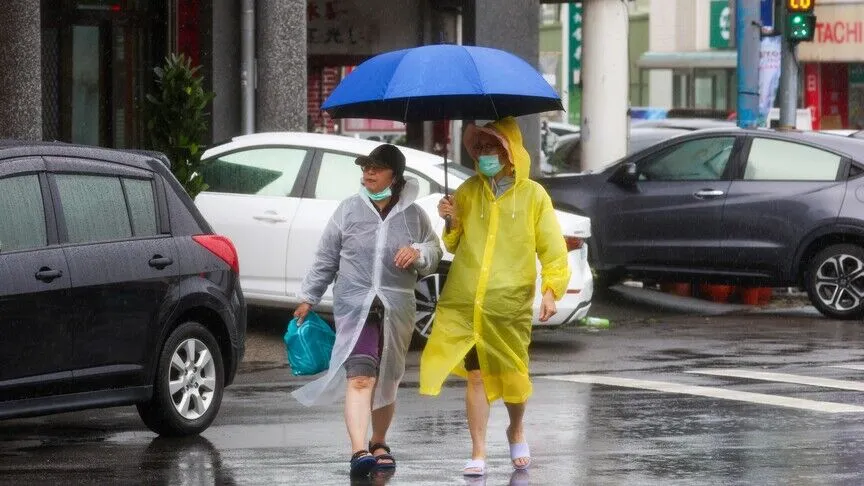Çin’de Dolphin Tayfunu’nun ardından şiddetli yağış alarmı verildi