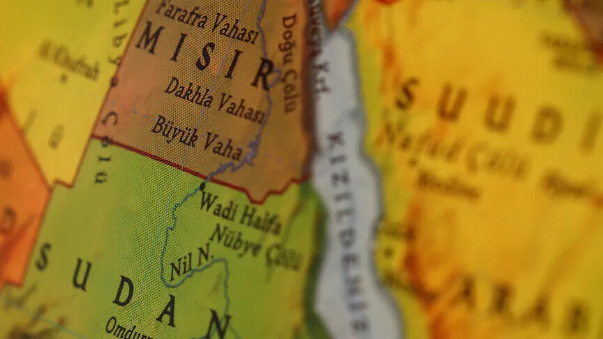 Yemen hükümetine yakın güçler, Kızıldeniz’de saldırıya uğrayan bir yük gemisinin battığını duyurdu