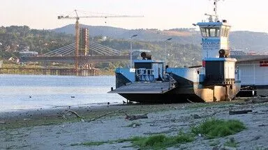 Bulgaristan’da Tuna Nehri’nde çok sayıda gemi düşük su seviyesi nedeniyle bekliyor