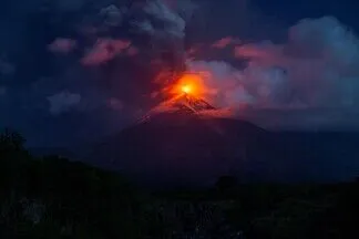 Fuego Yanardağı’nın faaliyete geçtiği Guatemala’da tahliye emirleri verildi