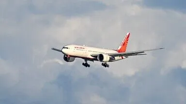 Hindistan merkezli hava yolu şirketi Air India uçağının türbülansa girmesi sonucu 14 kişi yaralandı