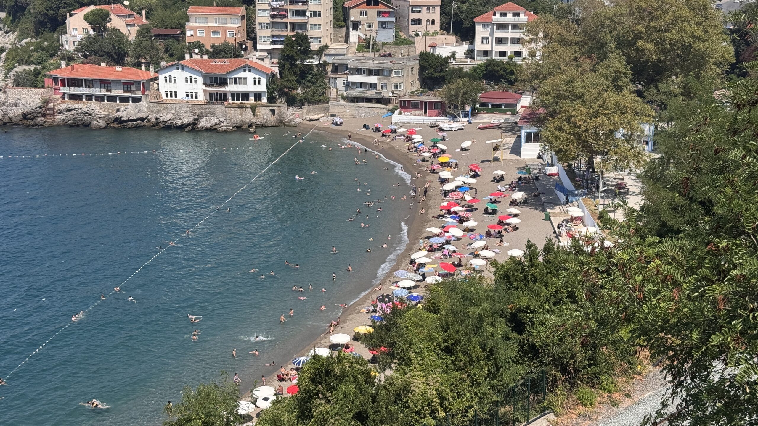 Zonguldak’ta sıcaktan bunalanlar plajlarda serinledi