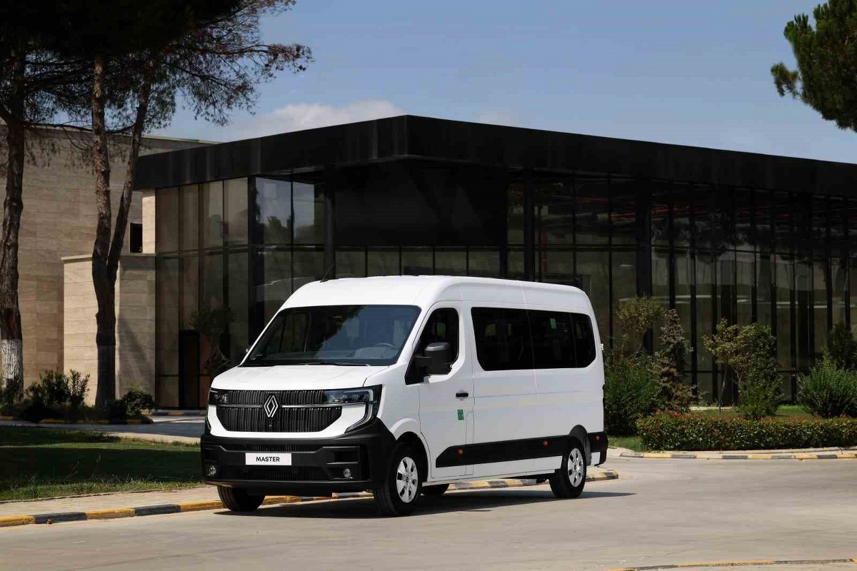 Renault Master, yenilenen minibüs ve açık kasa kamyonet modellerini kullanıcılara sundu