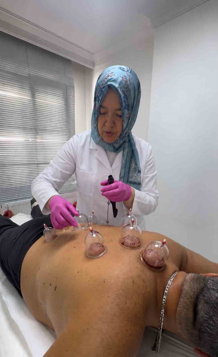 Dr. Esra Çetin Timur’dan hacamat uyarısı: “Bu uygulamayı hekim bizzat yapmalı”