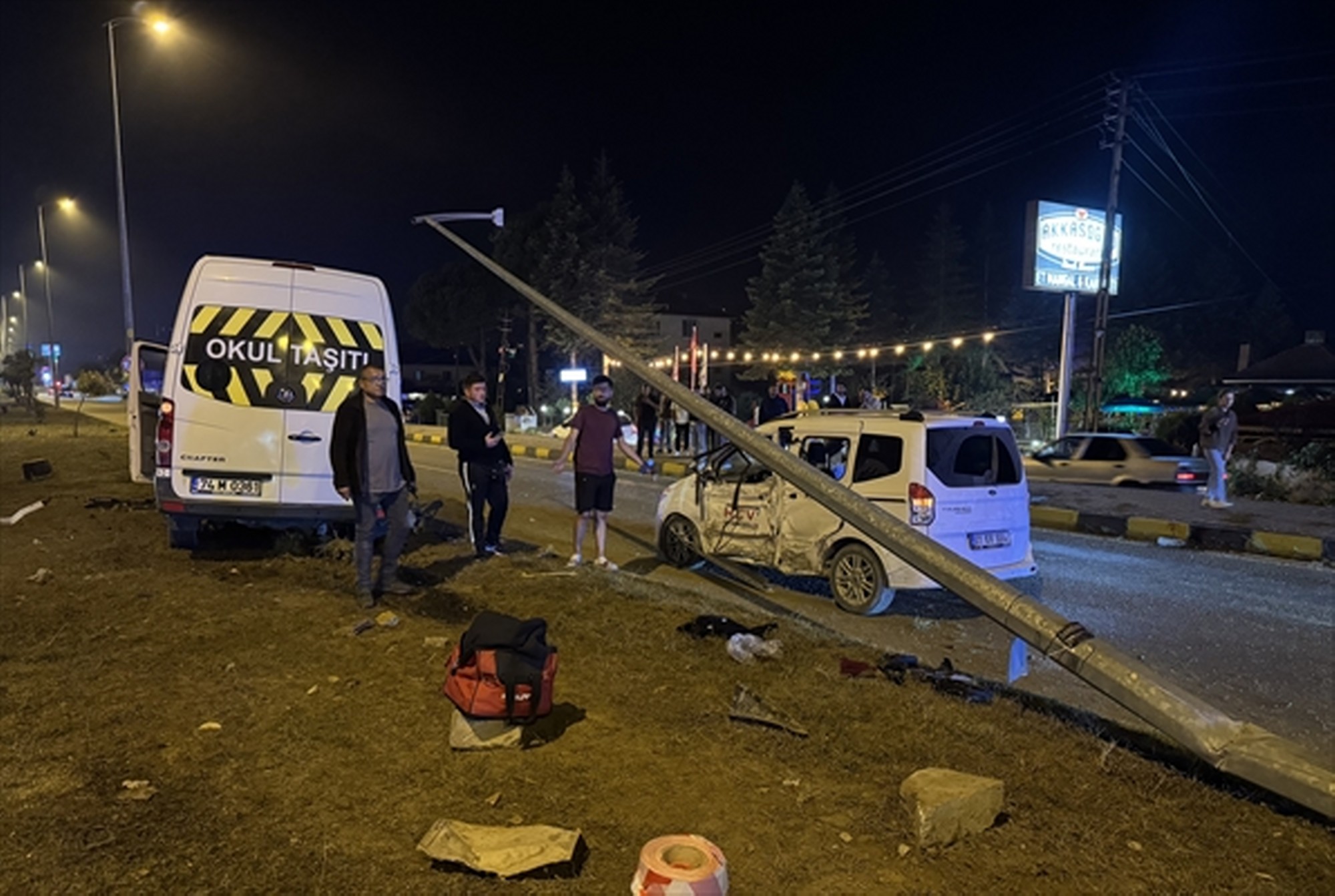 Bartın’da minibüs ile hafif ticari aracın çarpıştığı kazada 21 kişi yaralandı