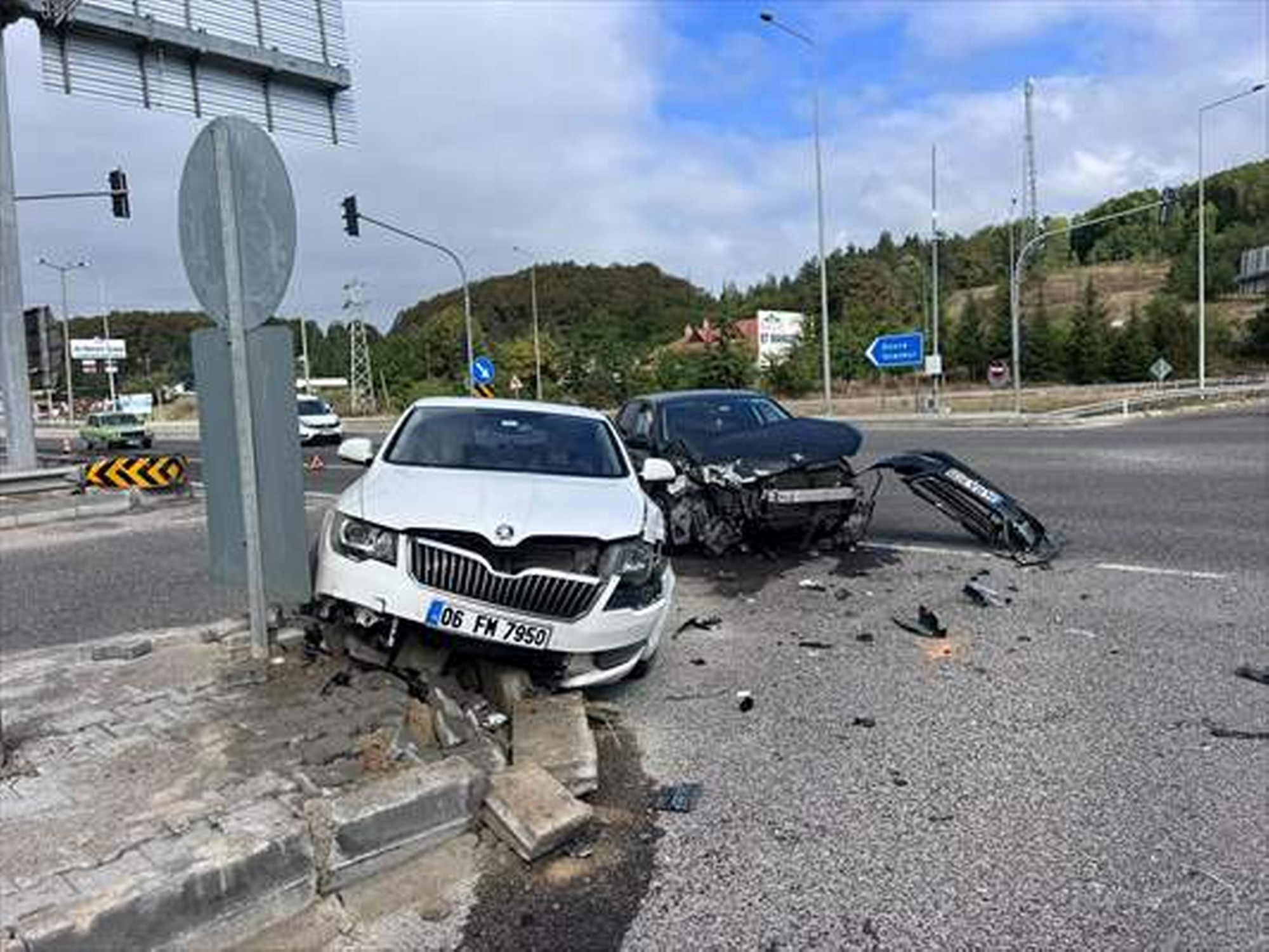 Bolu’da iki otomobilin çarpıştığı kazada 2 kişi yaralandı