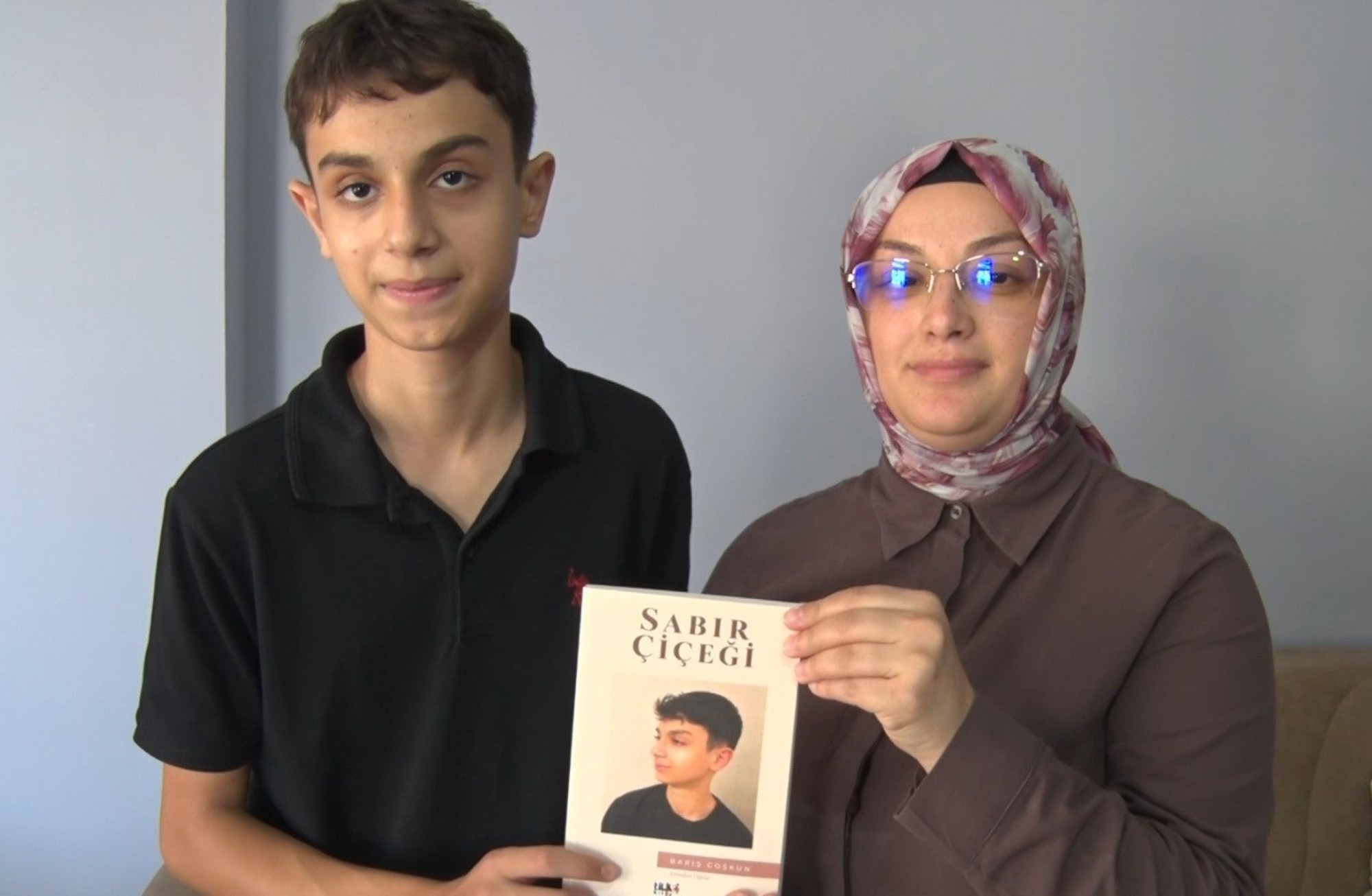 Anne ve oğlunun yıllar süren kanser mücadelesi şiirlerle buluştu: “Kendimi yazarak iyileştirdiğimi fark ettim”