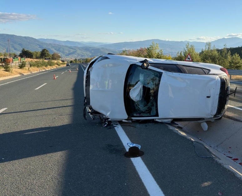 Su kanalına girerek takla atan otomobilin sürücüsü yaralandı