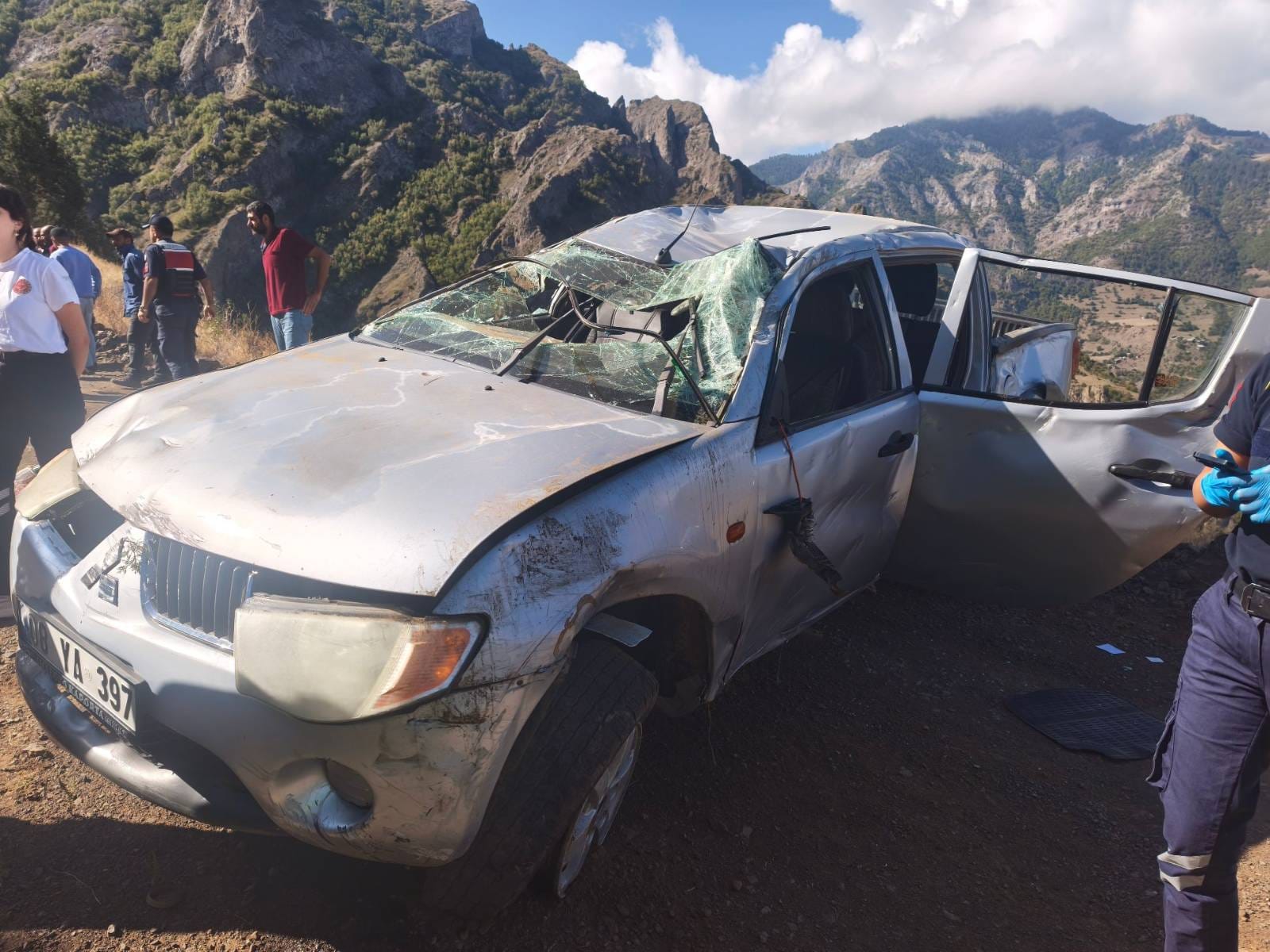 Artvin’de uçuruma devrilen kamyonetin sürücüsü öldü