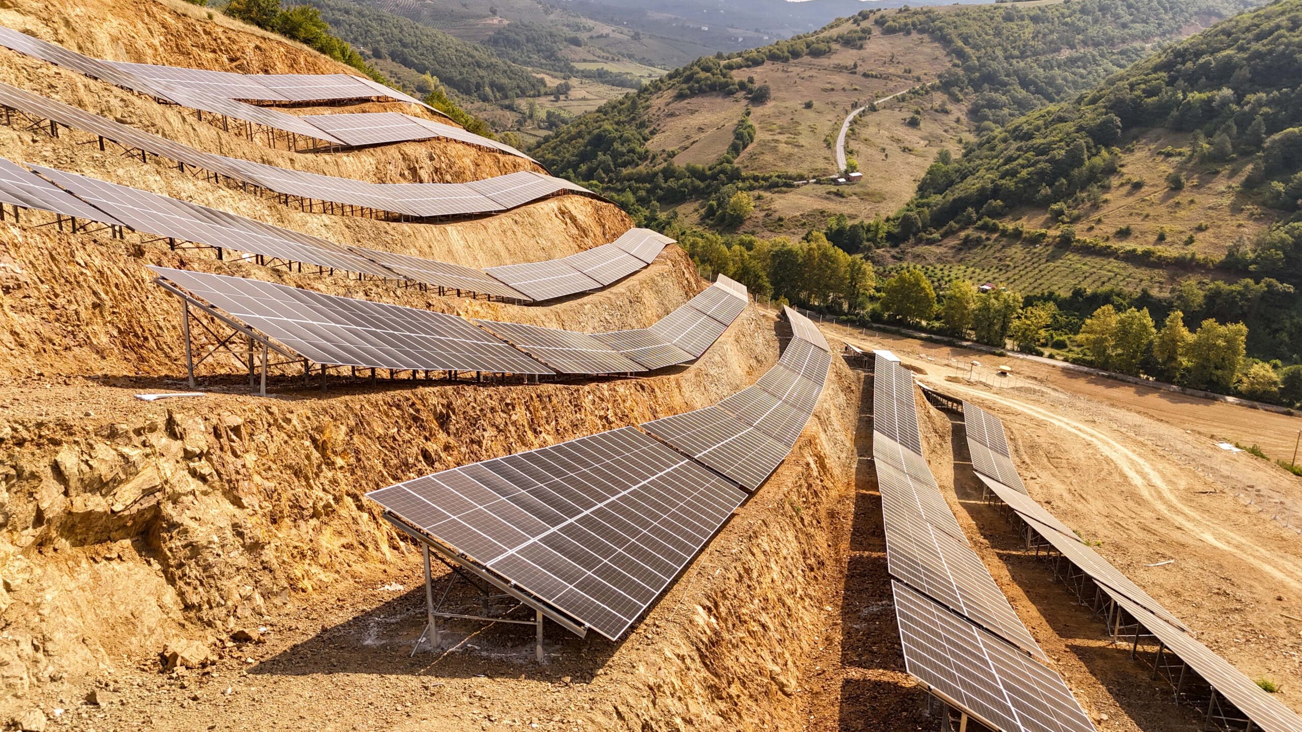 Bafra Belediyesi güneş enerjisi santralini tamamladı