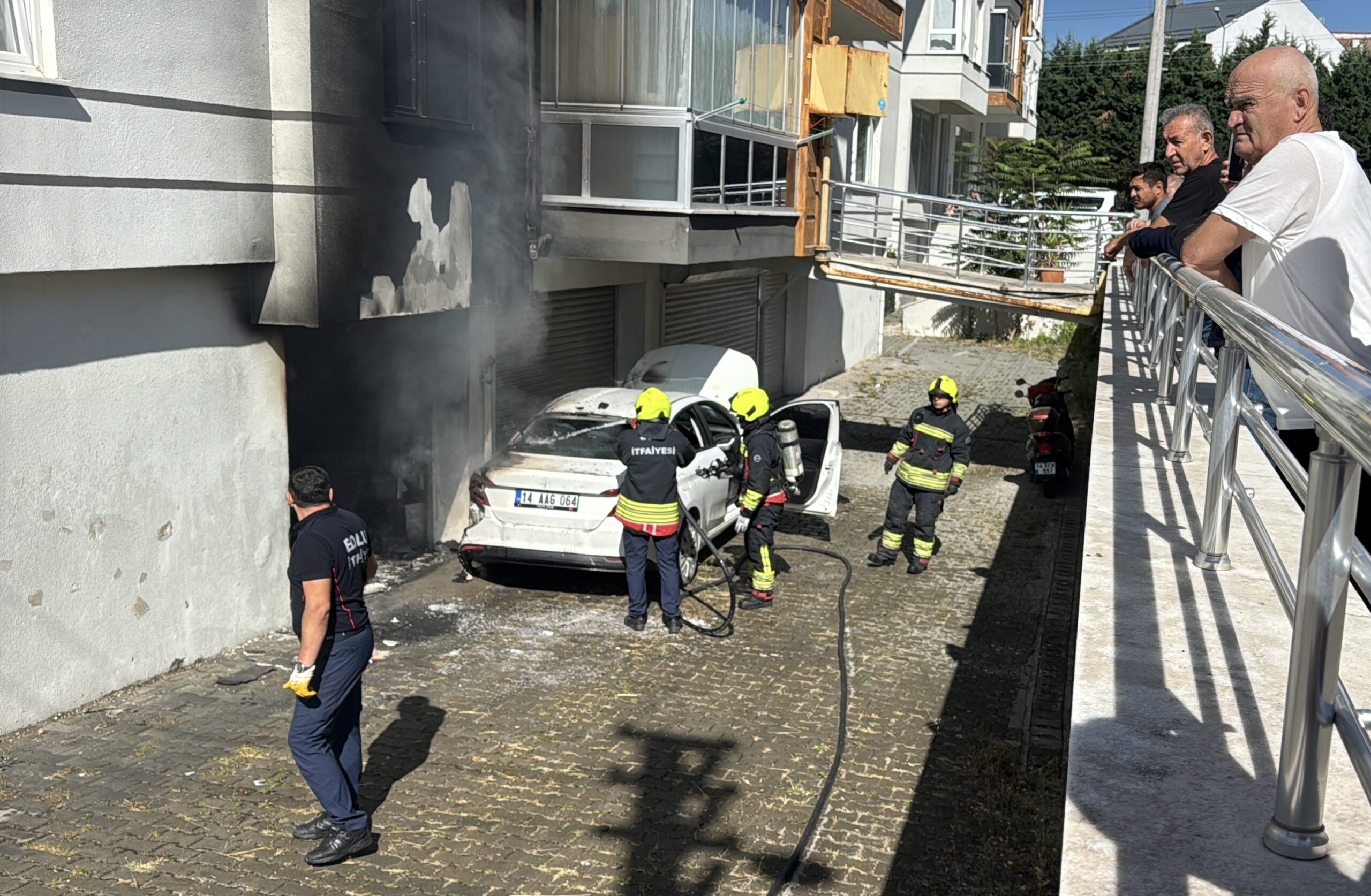 Bolu’da elektrikli kompresörden çıkan yangında 1 kişi yaralandı, 2 kişi dumandan etkilendi