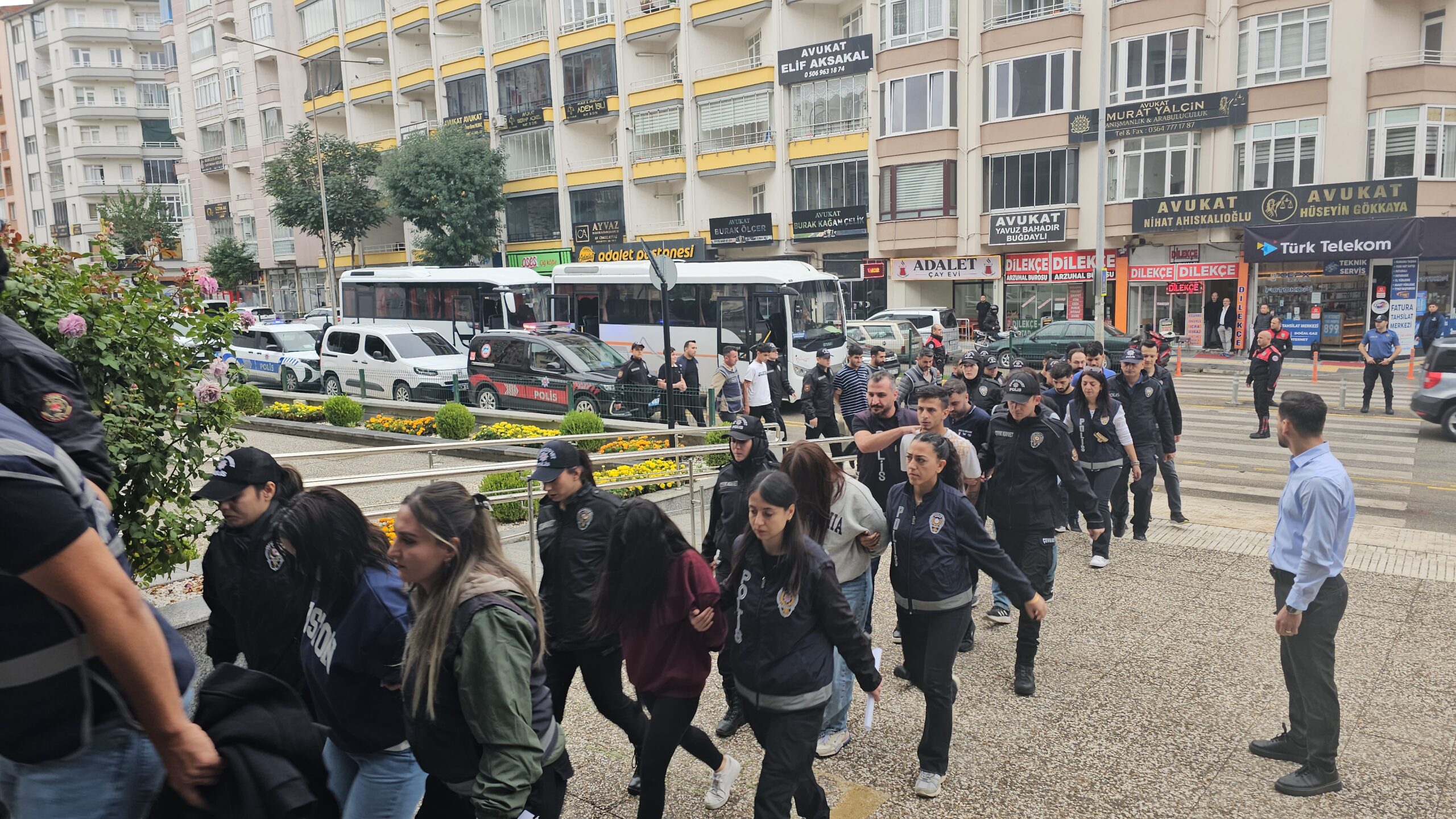 Çorum merkezli 4 ilde dolandırıcılık operasyonunda 18 zanlı yakalandı
