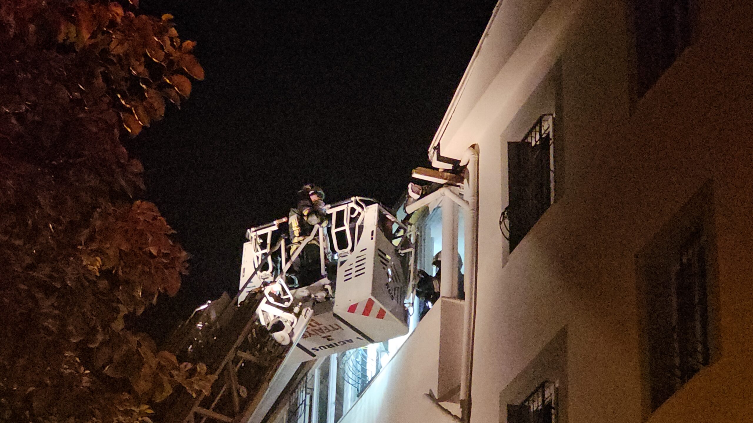Çorum’da apartmanda çıkan yangında 2’si çocuk 7 kişi dumandan etkilendi