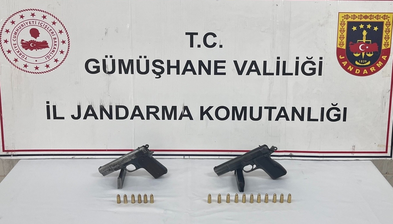 Gümüşhane’de 2 ruhsatsız tabanca ele geçirildi