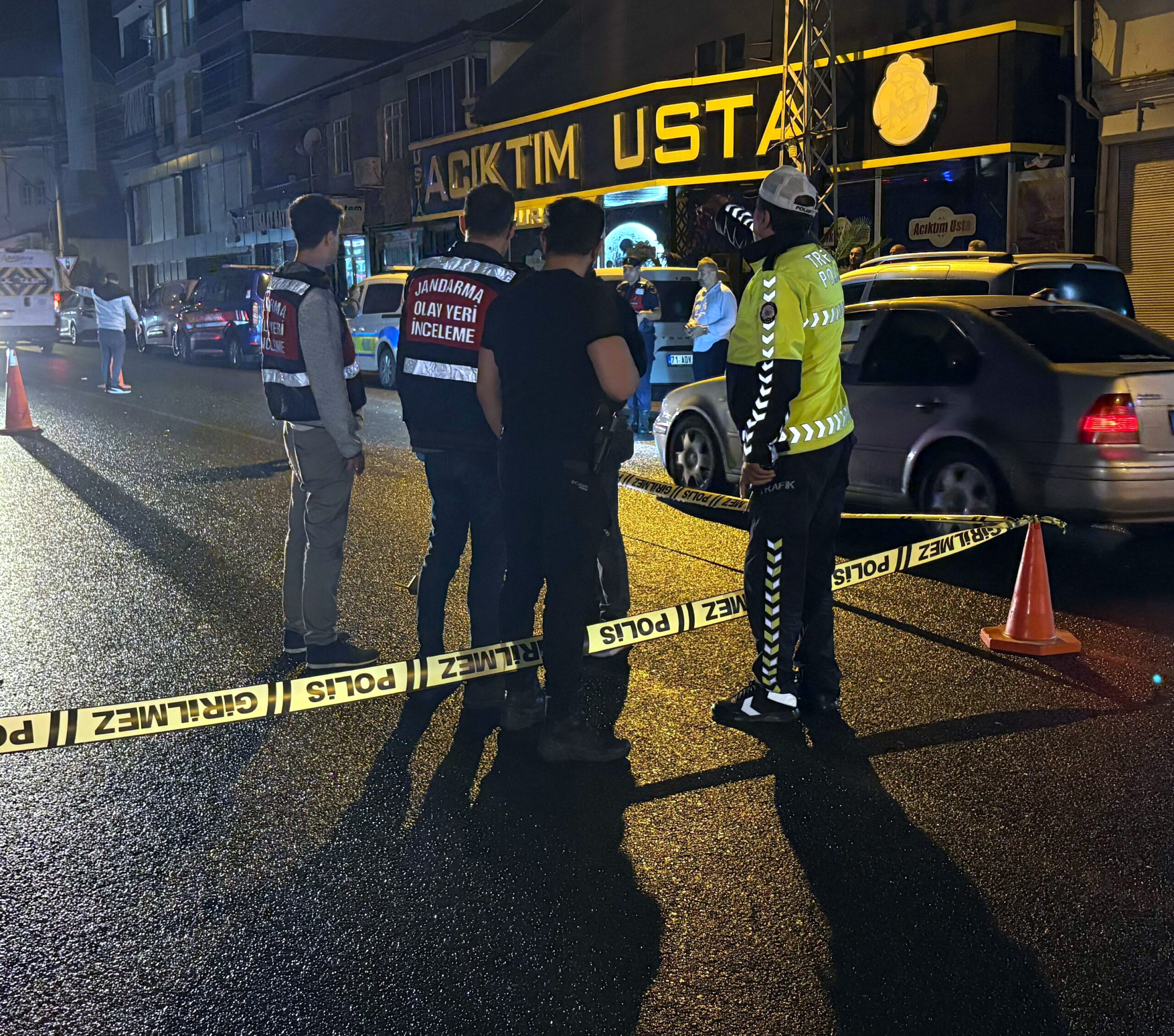 GÜNCELLEME – Kırıkkale’de trafik kazasına müdahale eden polis, başka bir aracın çarpması sonucu şehit oldu