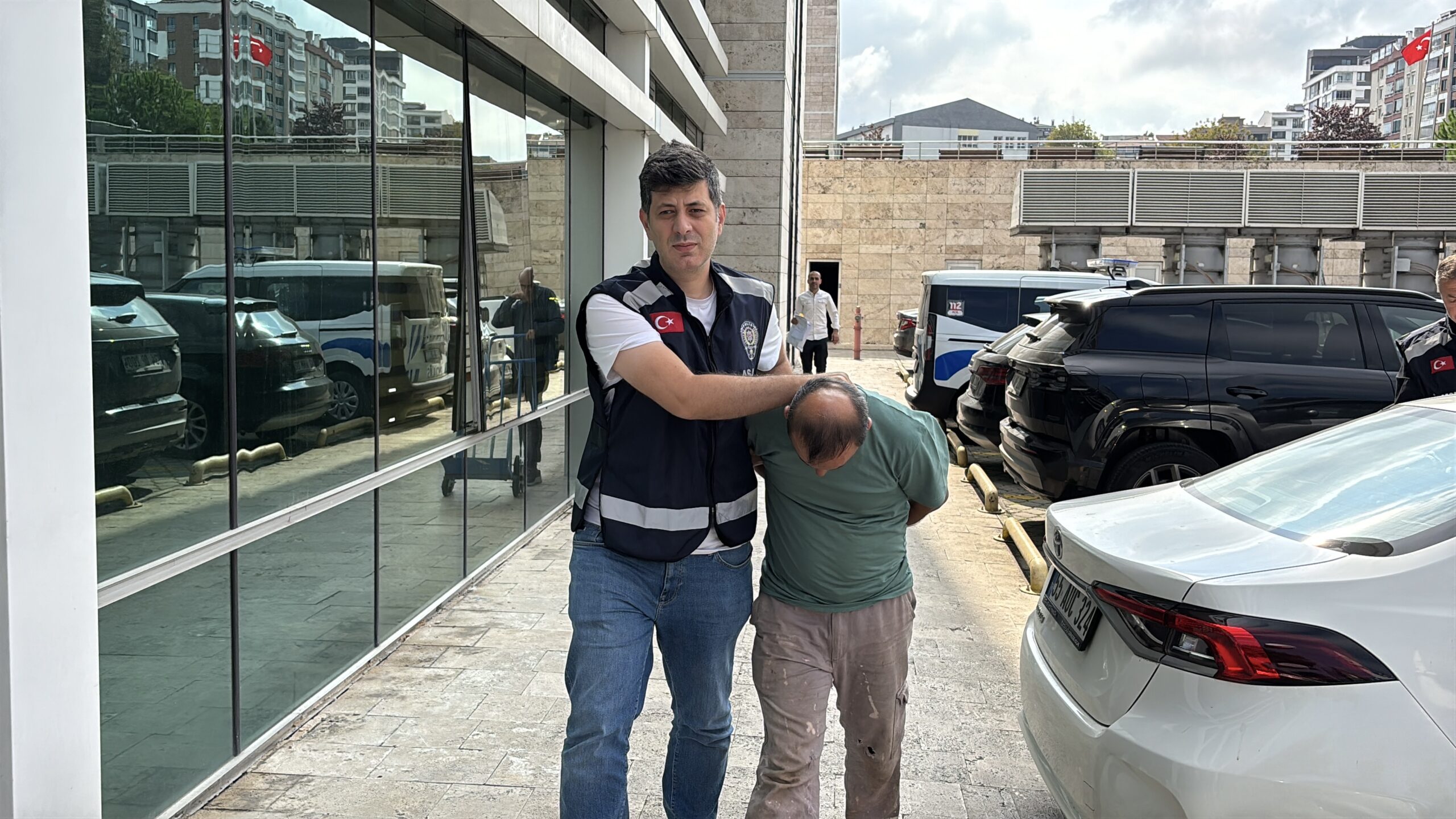 GÜNCELLEME – Samsun’da havaya ateş edip silahı başına dayayan zanlı tutuklandı