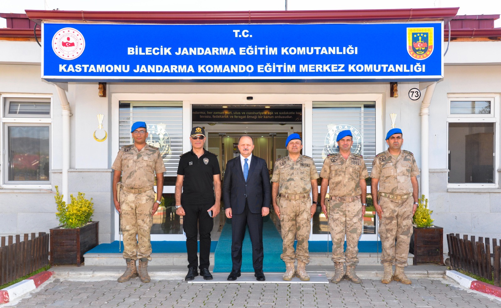 Kastamonu Valisi Dallı’dan Jandarma ve Askeralma Bölge Başkanlığına ziyaret