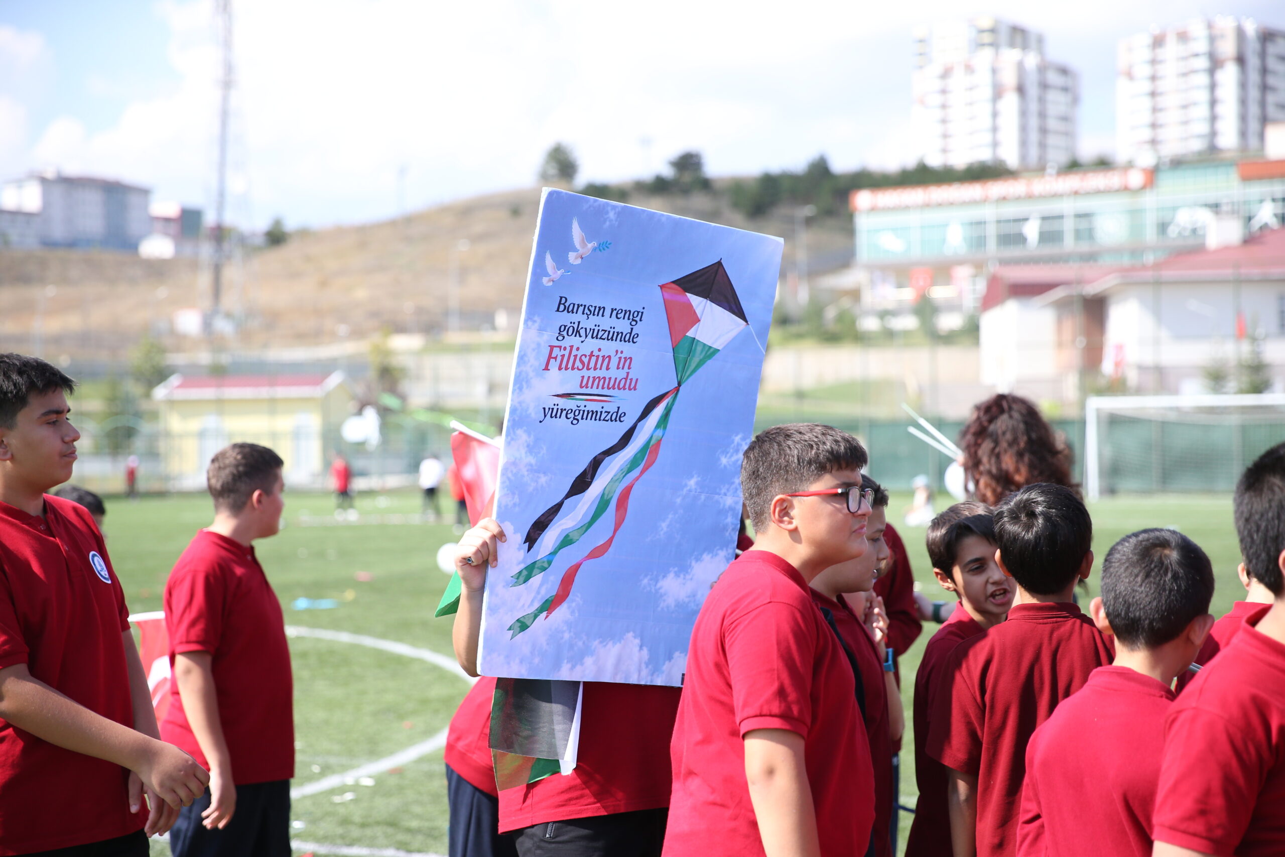 Kastamonu’da çocuklar Gazzeli akranları için uçurtma uçurdu