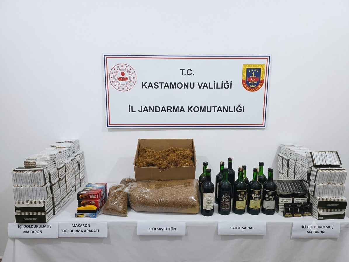 Kastamonu’da kaçak alkol ve tütün ele geçirilen operasyonda 2 zanlı yakalandı