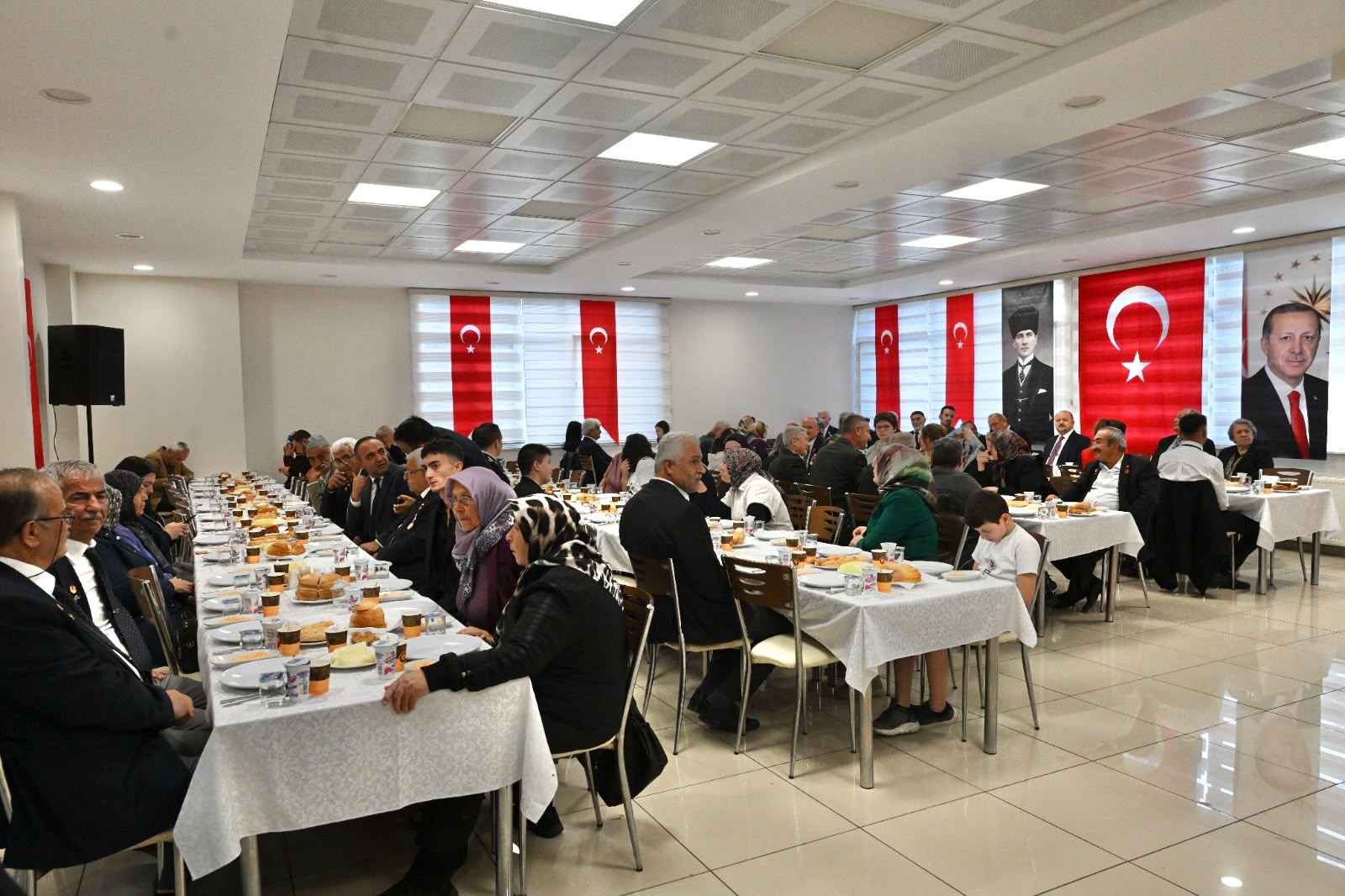 Kastamonu’da şehit yakınları ve gaziler onuruna yemek programı düzenlendi