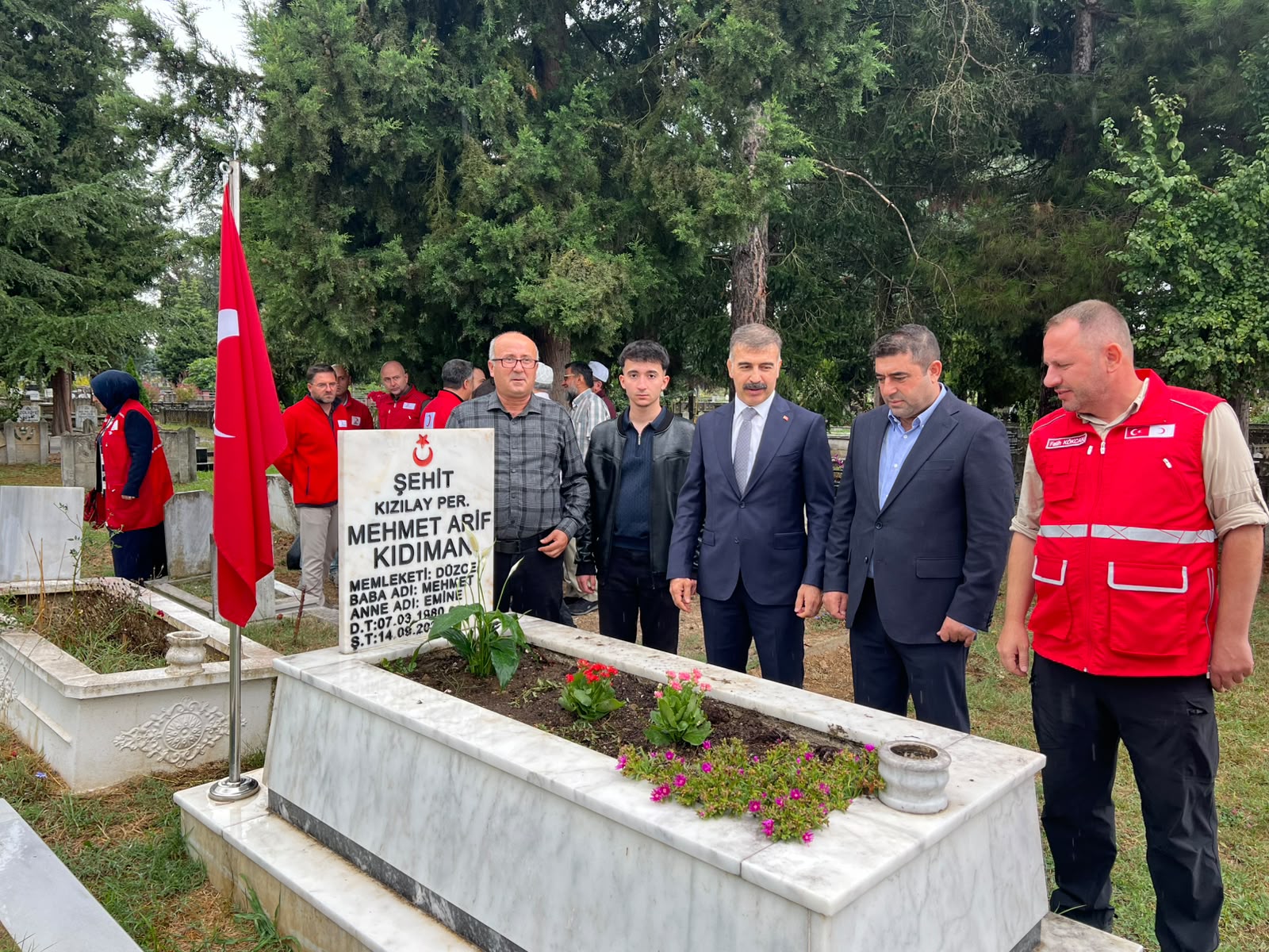 Kızılay şehidi Mehmet Arif Kıdıman, Düzce’deki mezarı başında anıldı