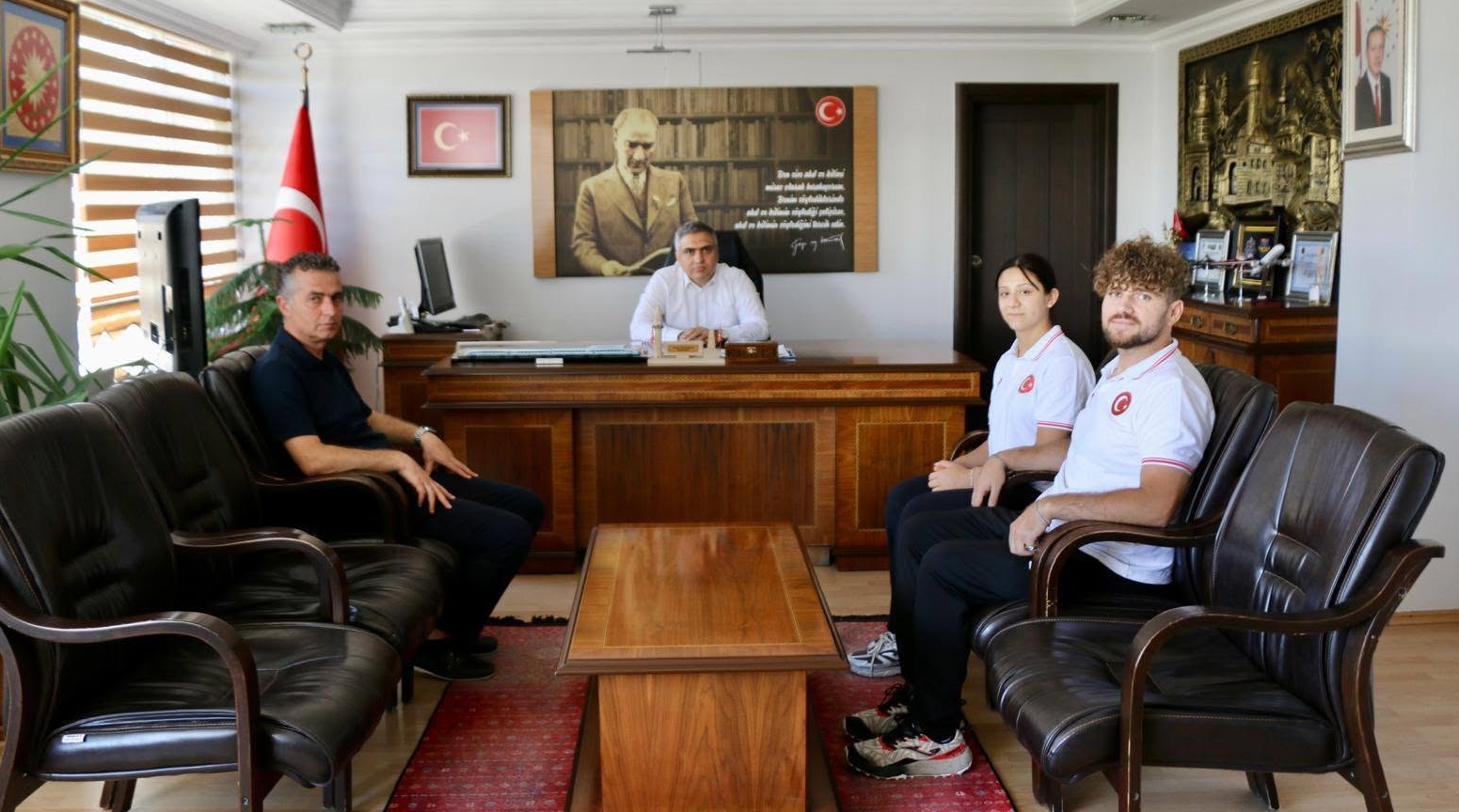 Merzifon Kaymakamı Karaaslan, Avrupa şampiyonu Aslan’ı tebrik etti