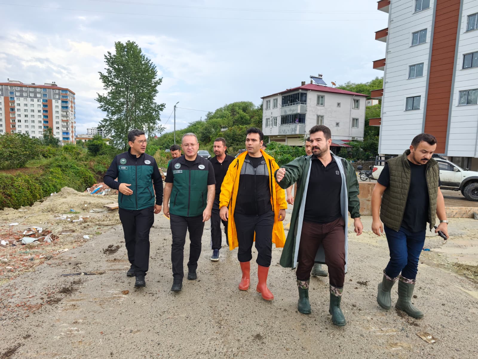 Piraziz’de şiddetli yağış mahalle yollarında hasar oluşturdu