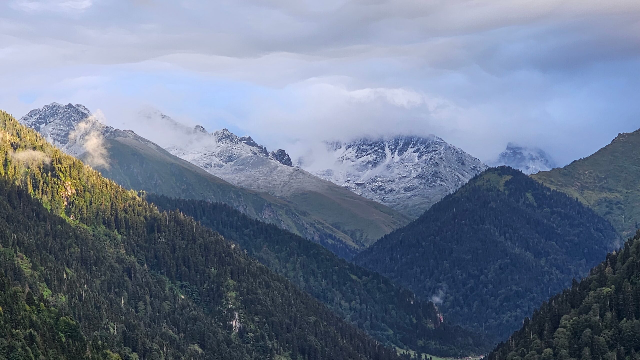 Rize’de Kaçkar Dağları beyaza büründü