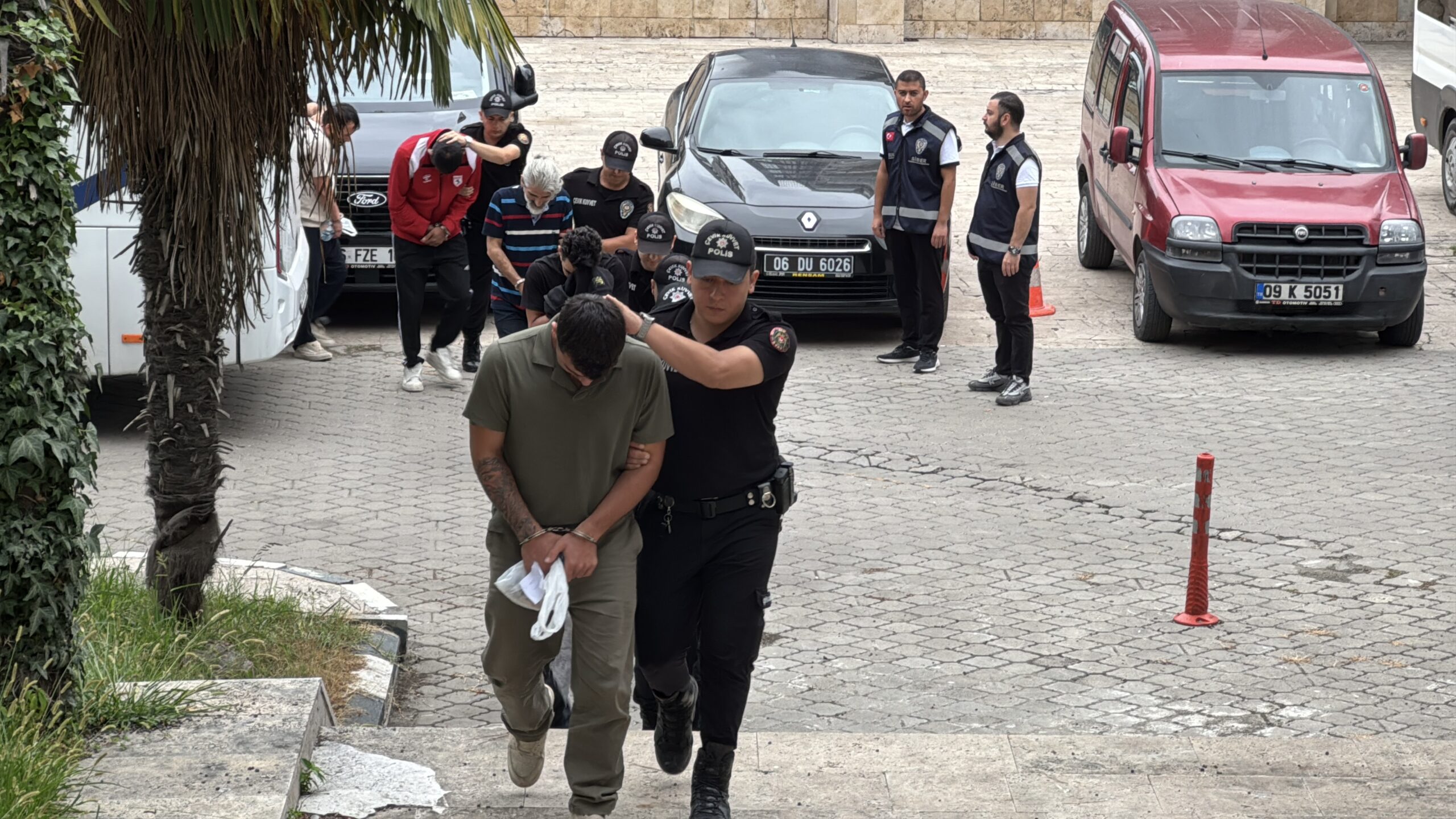 Samsun merkezli “Sokaklar Güvende” operasyonunda yakalanan 21 şüpheli adliyede